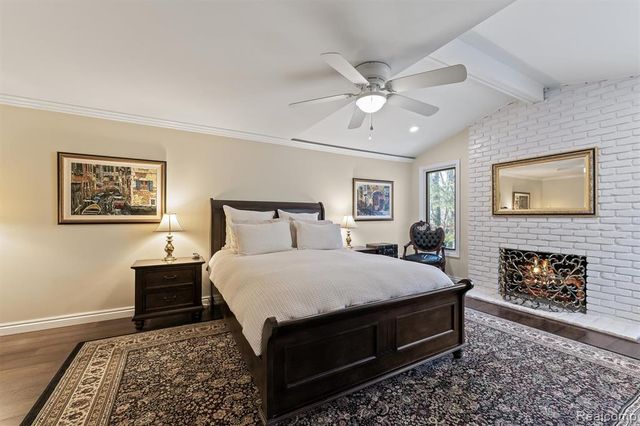 1243 Woodcrest Circle, Bloomfield Hills, MI 48304