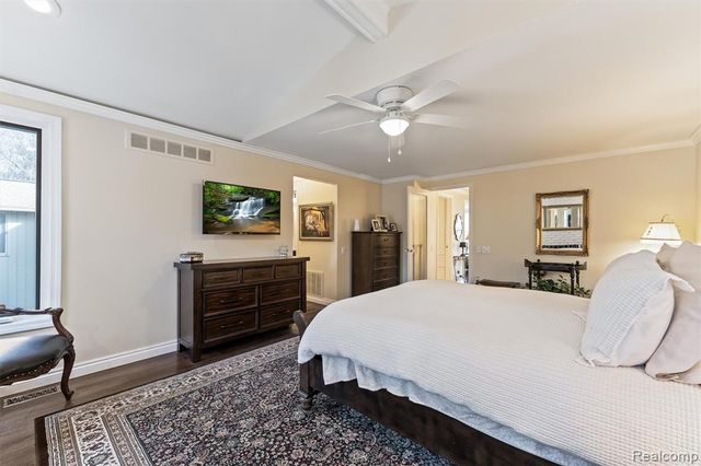 1243 Woodcrest Circle, Bloomfield Hills, MI 48304