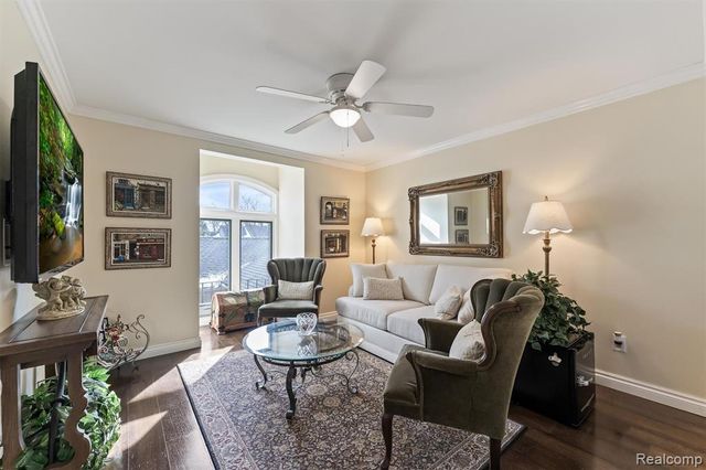 1243 Woodcrest Circle, Bloomfield Hills, MI 48304