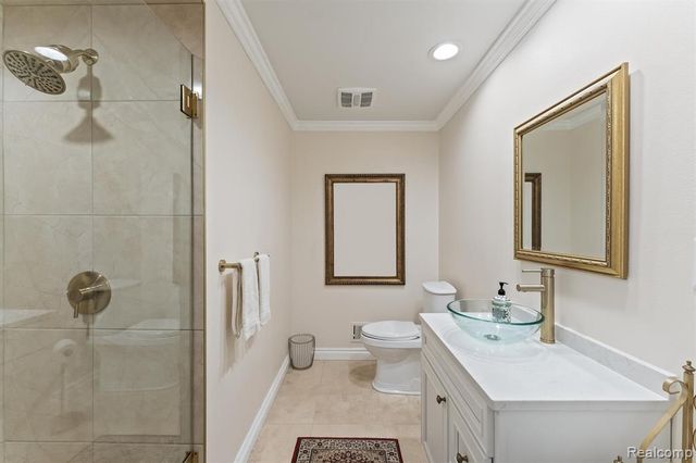 1243 Woodcrest Circle, Bloomfield Hills, MI 48304