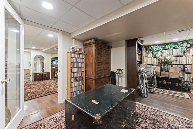 1243 Woodcrest Circle, Bloomfield Hills, MI 48304