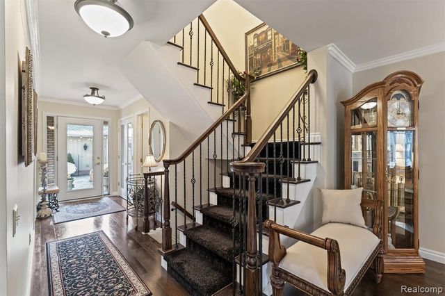 1243 Woodcrest Circle, Bloomfield Hills, MI 48304