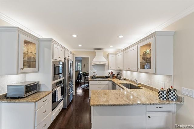 1243 Woodcrest Circle, Bloomfield Hills, MI 48304