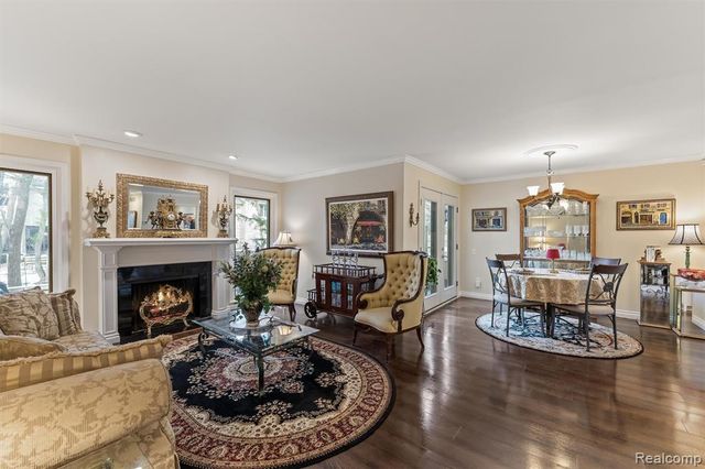 1243 Woodcrest Circle, Bloomfield Hills, MI 48304