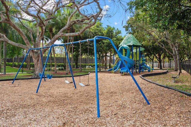 135 Hamilton Terrace, West Palm Beach, FL 33414
