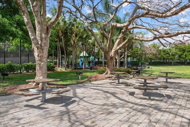 135 Hamilton Terrace, West Palm Beach, FL 33414