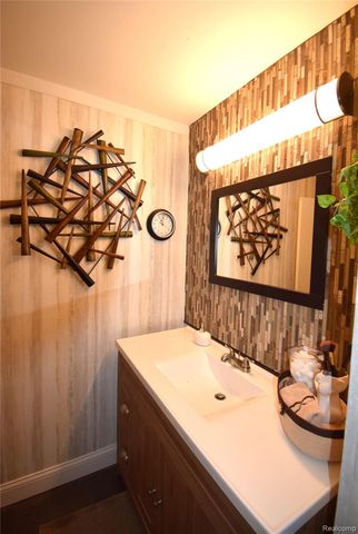 37222 Barrington Drive, Sterling Heights, MI 48312