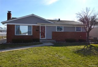 37222 Barrington Drive, Sterling Heights, MI 48312