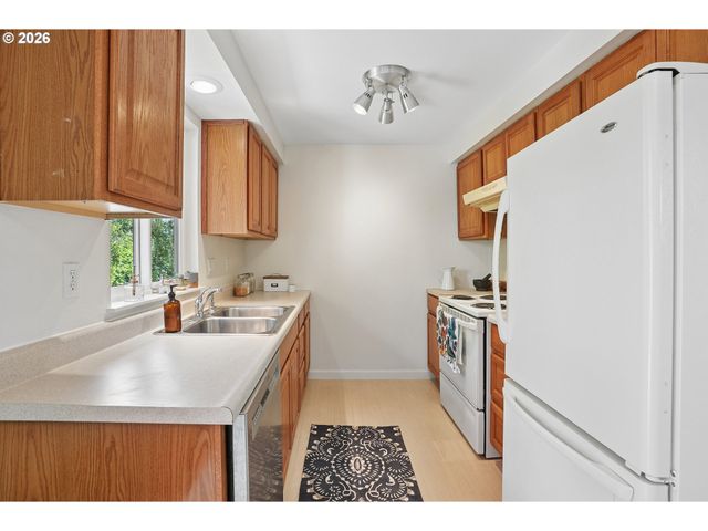 7134 N GREENWICH Ave, Portland, OR 97217