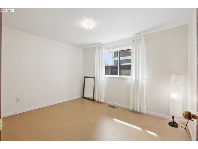 7134 N GREENWICH Ave, Portland, OR 97217