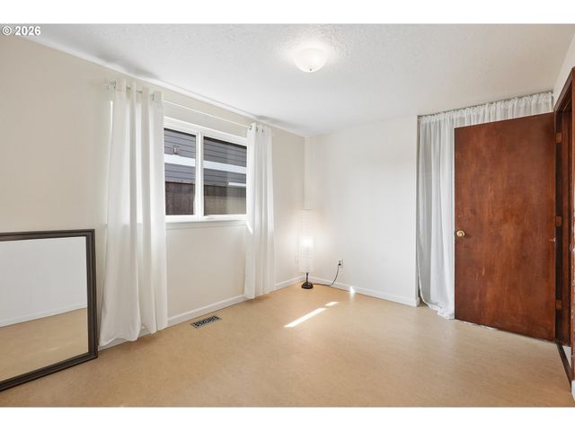 7134 N GREENWICH Ave, Portland, OR 97217