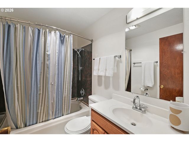 7134 N GREENWICH Ave, Portland, OR 97217