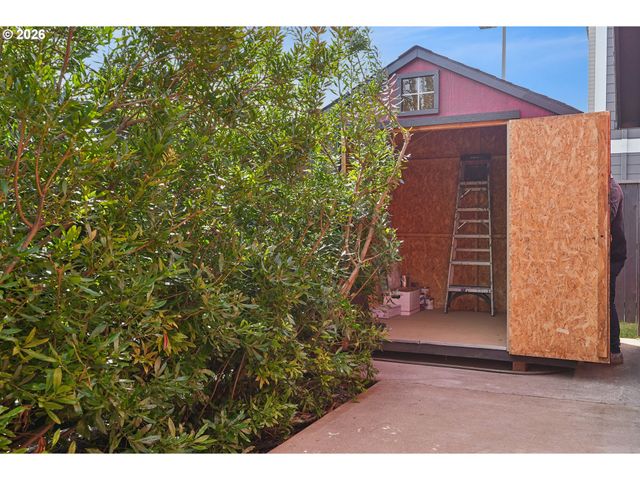 7134 N GREENWICH Ave, Portland, OR 97217