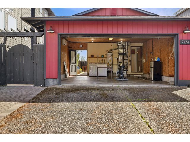 7134 N GREENWICH Ave, Portland, OR 97217