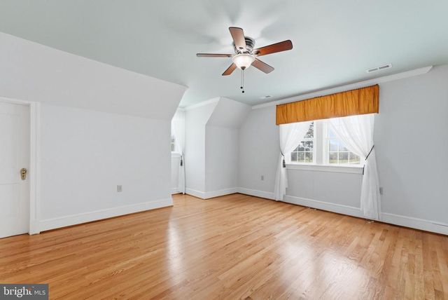 6117 S F T VALLEY RD, Etlan, VA 22719