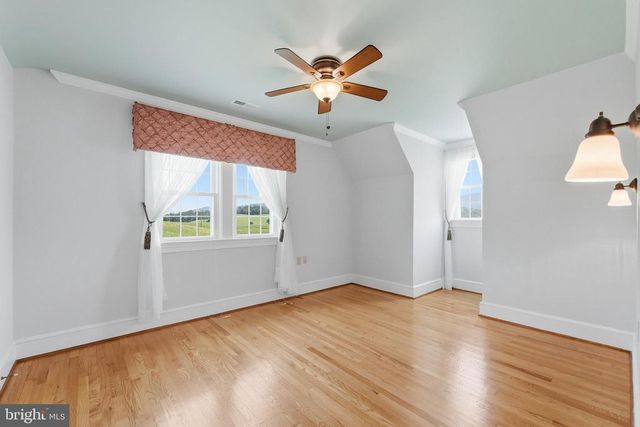 6117 S F T VALLEY RD, Etlan, VA 22719