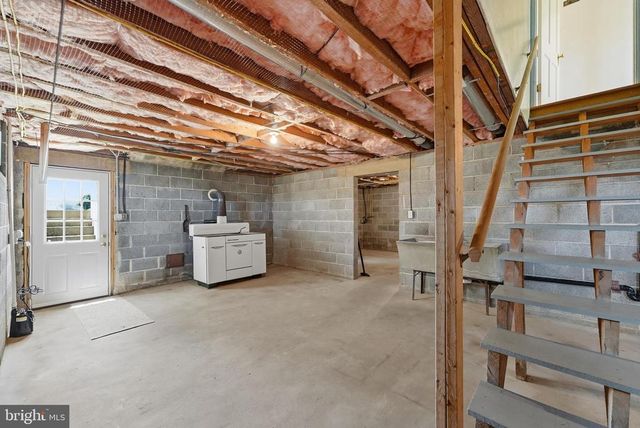 6117 S F T VALLEY RD, Etlan, VA 22719