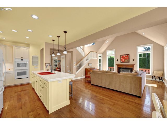 2011 RIVER LOOP 1, Eugene, OR 97404