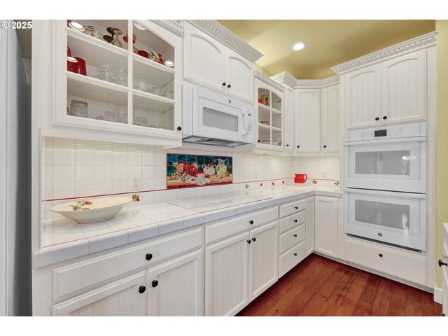 2011 RIVER LOOP 1, Eugene, OR 97404