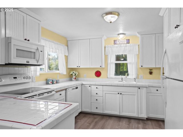 2011 RIVER LOOP 1, Eugene, OR 97404