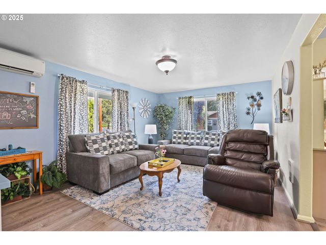 2011 RIVER LOOP 1, Eugene, OR 97404