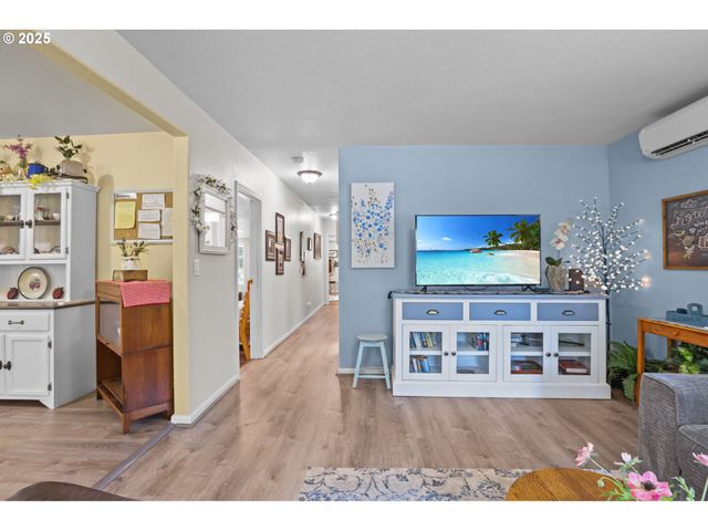 2011 RIVER LOOP 1, Eugene, OR 97404