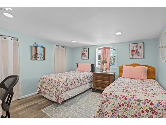 2011 RIVER LOOP 1, Eugene, OR 97404