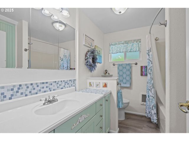 2011 RIVER LOOP 1, Eugene, OR 97404