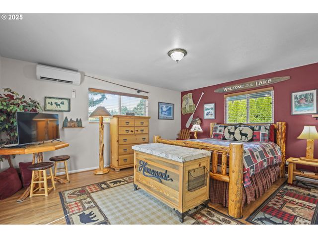 2011 RIVER LOOP 1, Eugene, OR 97404