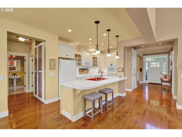 2011 RIVER LOOP 1, Eugene, OR 97404