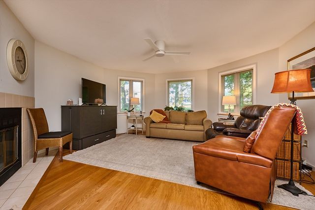 19 Baldwin Ln 19, Amherst, MA 01002