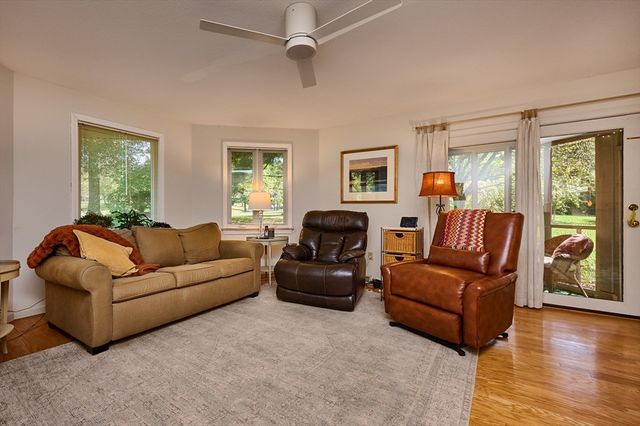 19 Baldwin Ln 19, Amherst, MA 01002