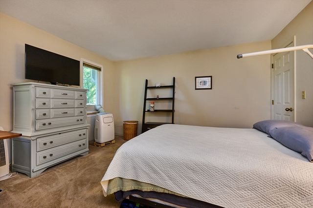 19 Baldwin Ln 19, Amherst, MA 01002