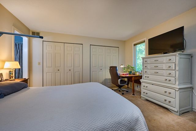 19 Baldwin Ln 19, Amherst, MA 01002