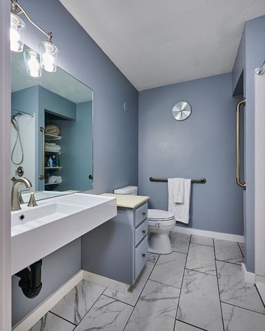 19 Baldwin Ln 19, Amherst, MA 01002