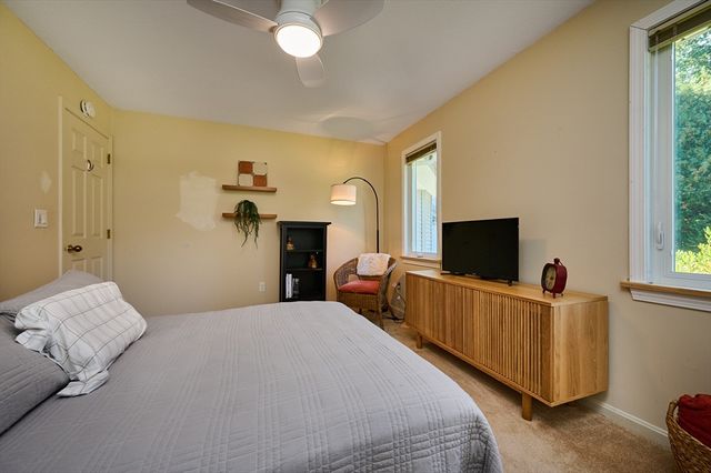 19 Baldwin Ln 19, Amherst, MA 01002