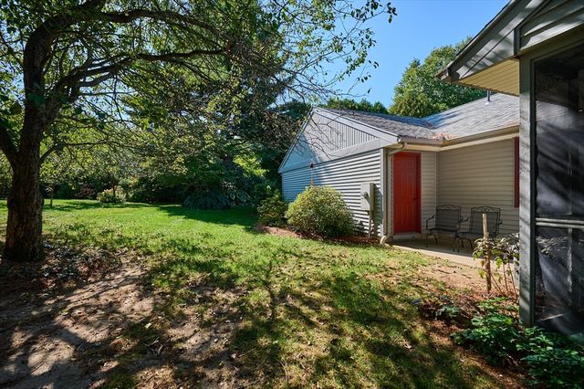 19 Baldwin Ln 19, Amherst, MA 01002