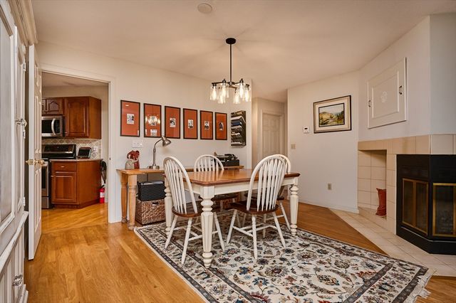 19 Baldwin Ln 19, Amherst, MA 01002