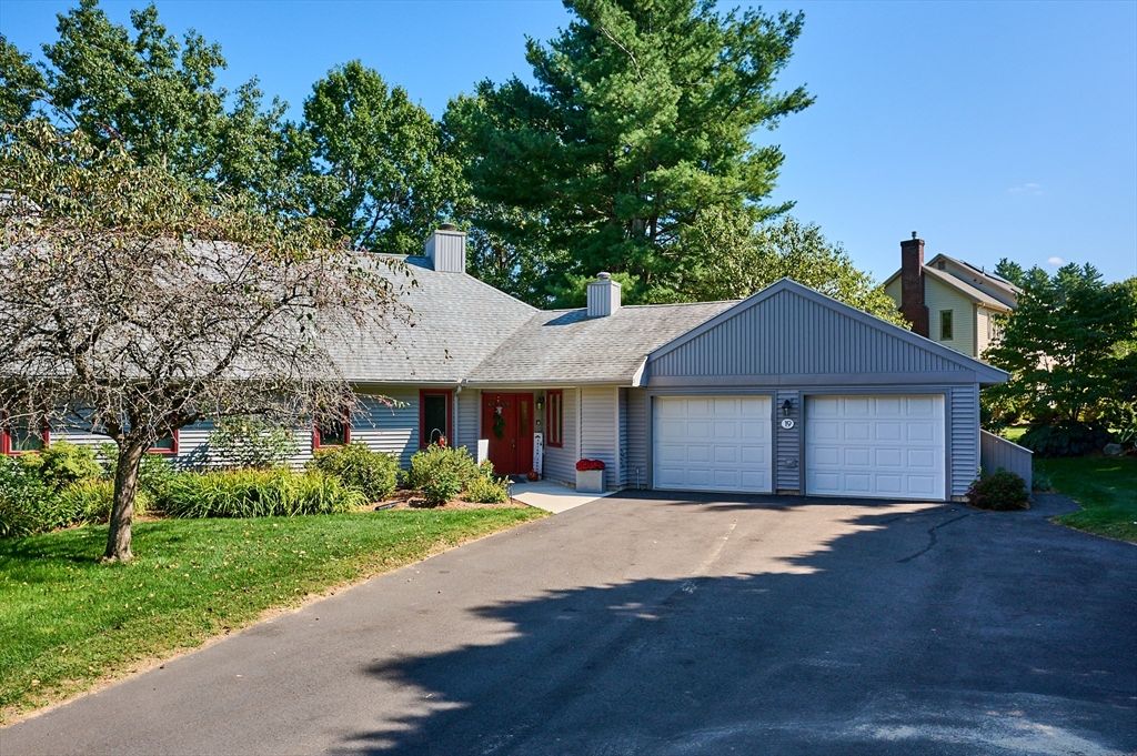 19 Baldwin Ln 19, Amherst, MA 01002