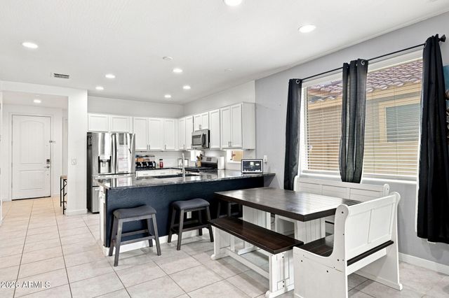 2208 W DUNBAR Drive, Phoenix, AZ 85041