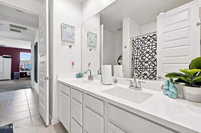 2208 W DUNBAR Drive, Phoenix, AZ 85041