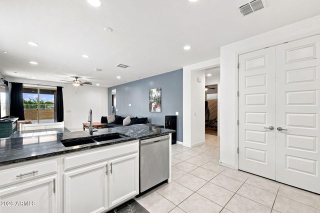 2208 W DUNBAR Drive, Phoenix, AZ 85041