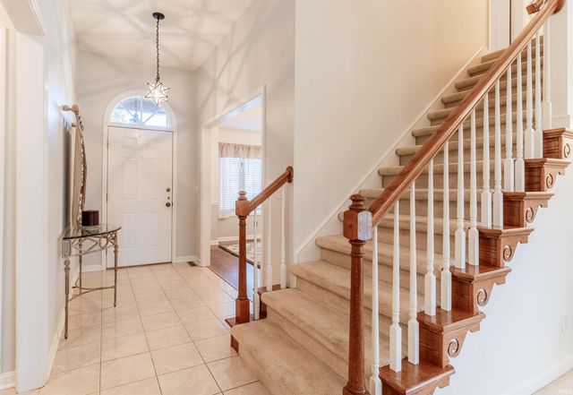 8855 Camelot Drive, Newburgh, IN 47630