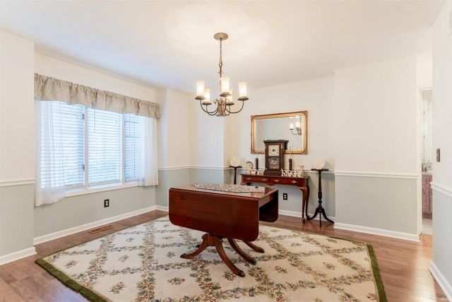 8855 Camelot Drive, Newburgh, IN 47630