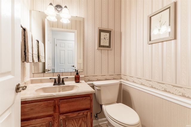 8855 Camelot Drive, Newburgh, IN 47630