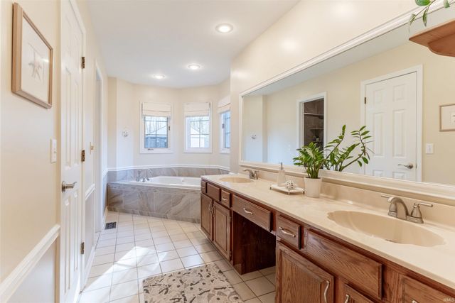 8855 Camelot Drive, Newburgh, IN 47630