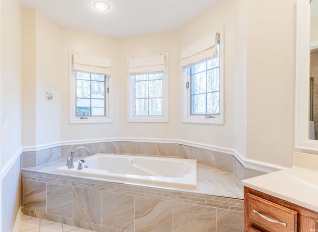 8855 Camelot Drive, Newburgh, IN 47630