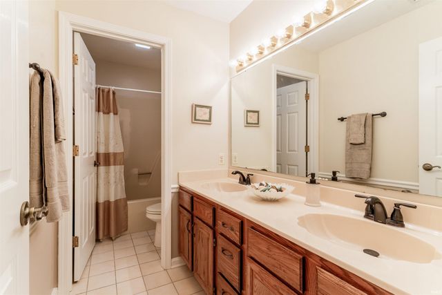 8855 Camelot Drive, Newburgh, IN 47630