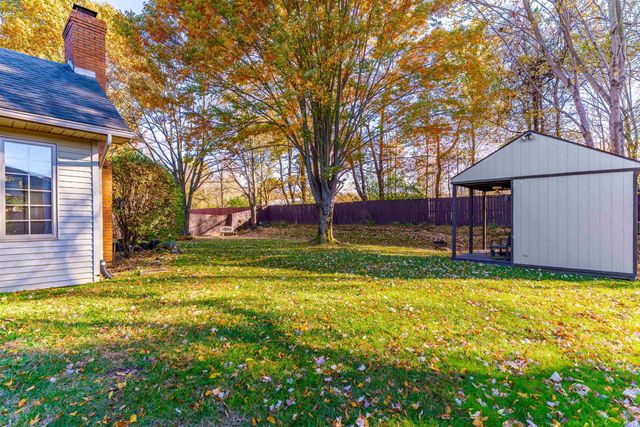 8855 Camelot Drive, Newburgh, IN 47630