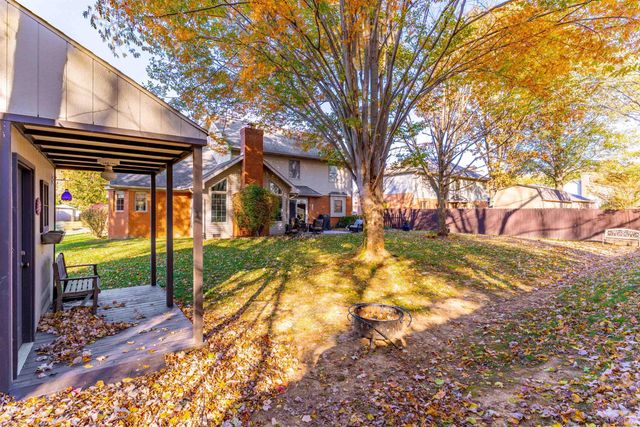 8855 Camelot Drive, Newburgh, IN 47630